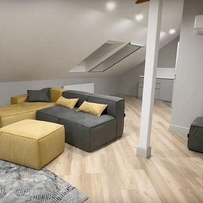 Купили бескаркасную мебель для декора мансарды. Фото до и после. Отзыв с рейтингом 5/5.